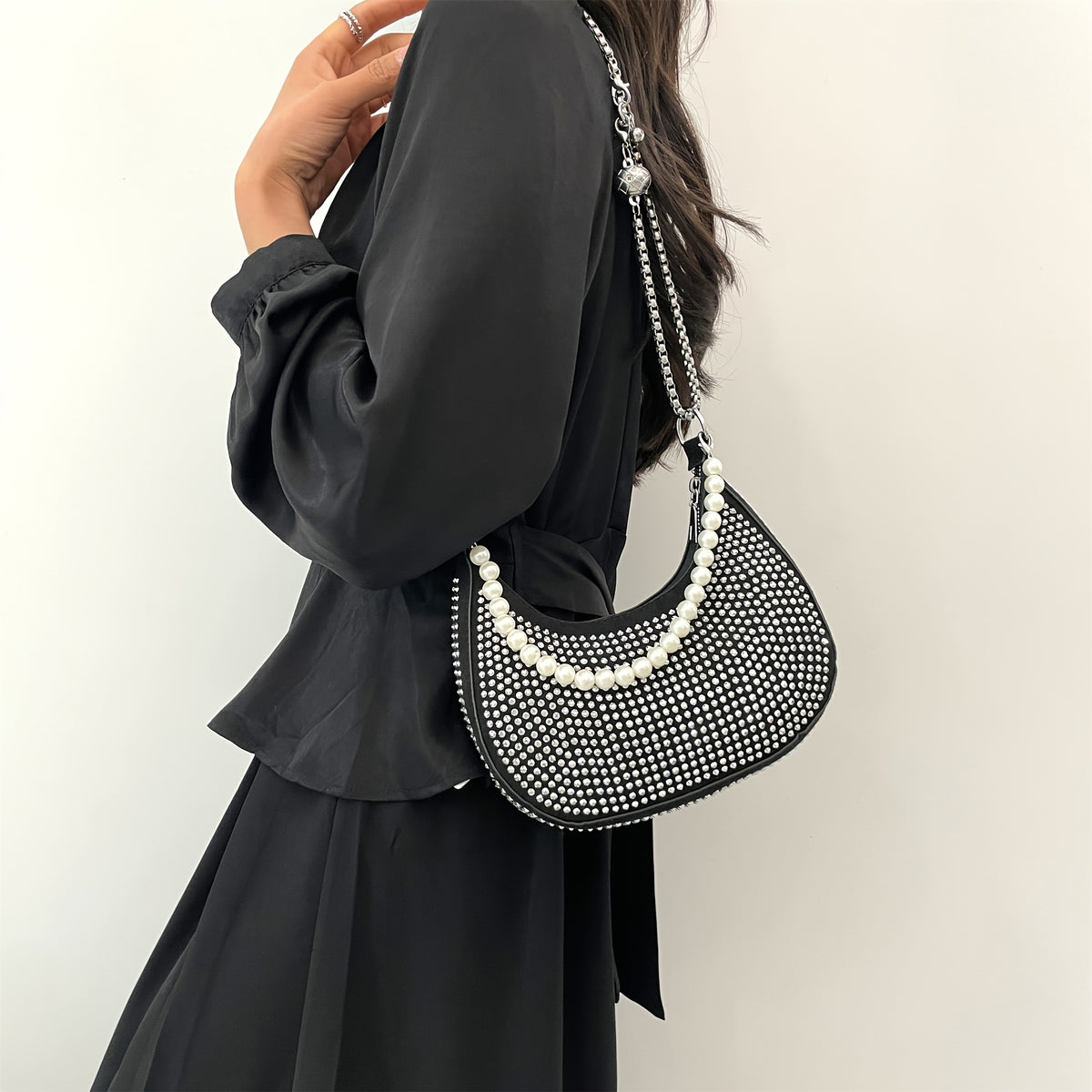 Media luna plateada brillante