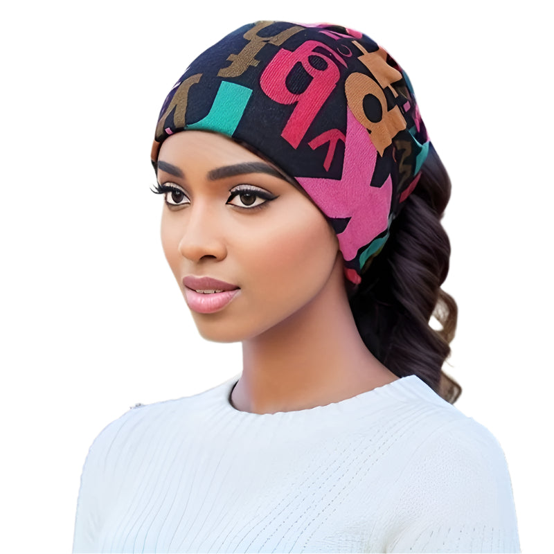 Gorro con escudo y letras de ortografía de colores