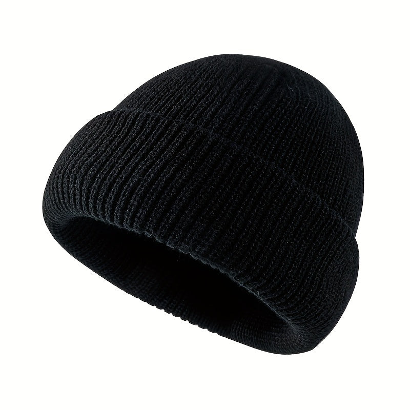 Gorro negro con protección contra el viento